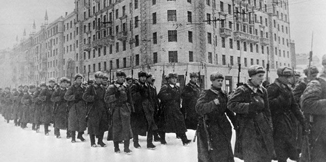 Russians march through Moscow